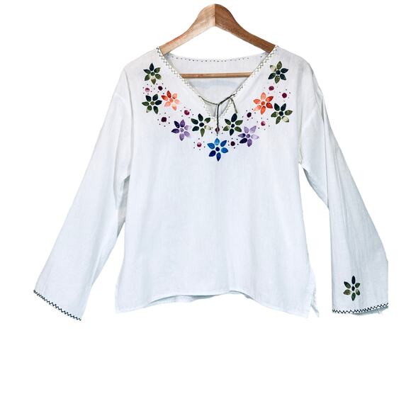 Vintage 1970s Handmade Embroidered Blouse Florals on White Chambray Size S - Picture 3 of 9